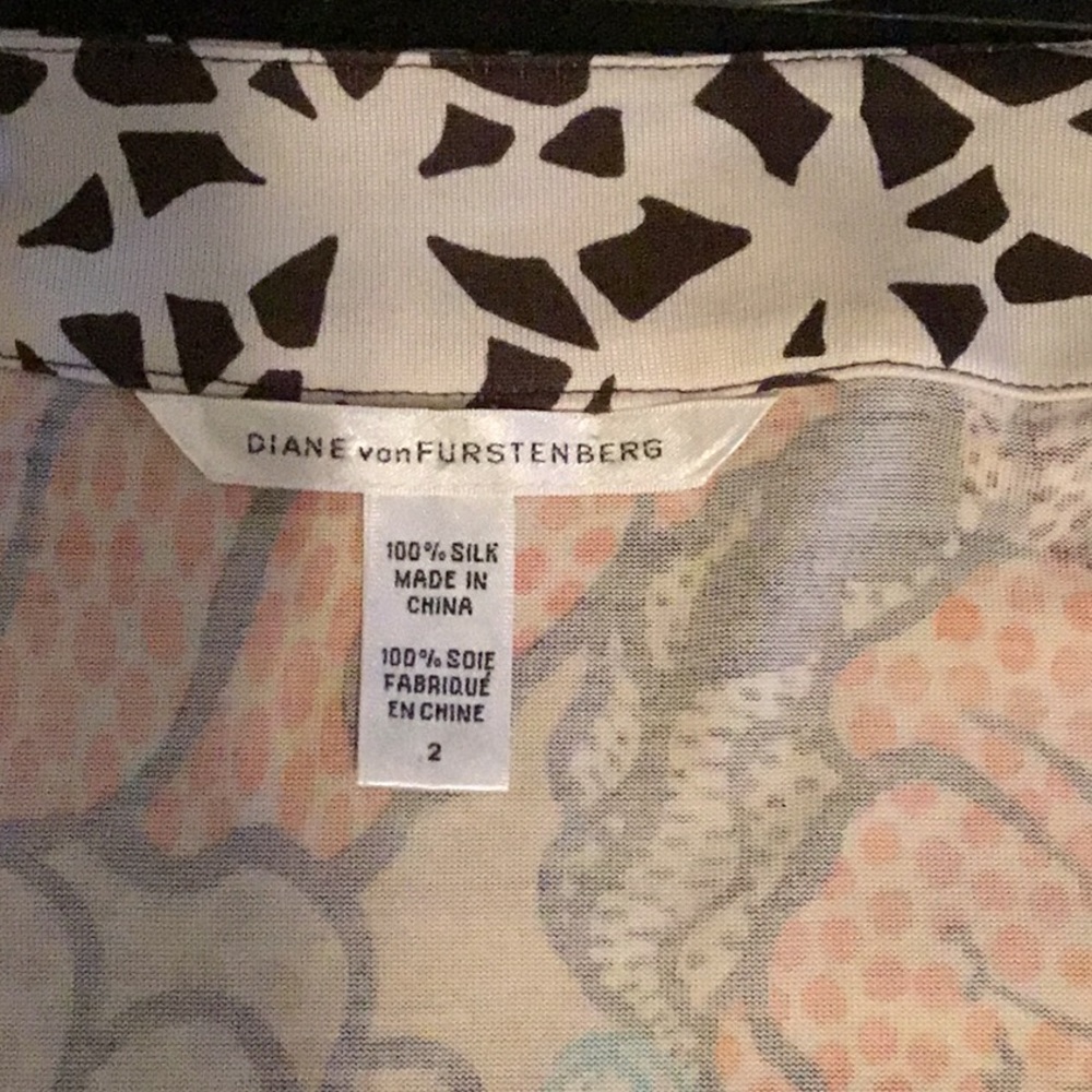 Diane Von Furstenberg wrap dress size small - Picture 3 of 3